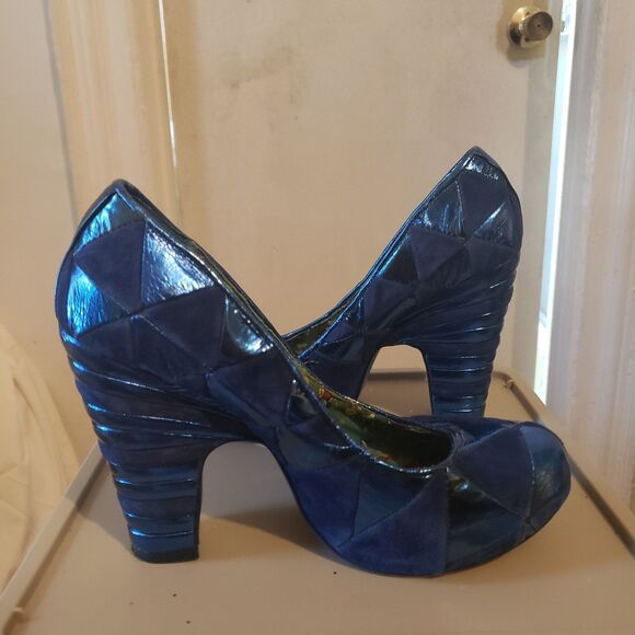 Irregular Choice Chunky Platform Heels blue suede and blue Lamé
Size 37
Preowned - Picture 4 of 6